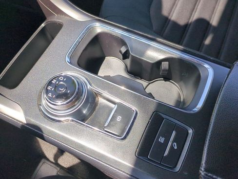 Used 2020 Ford Fusion SE FWD image 19