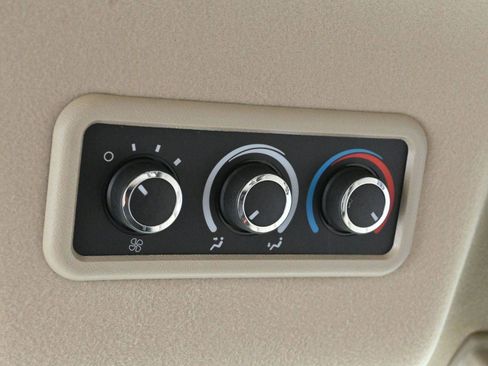 Used 2025 Chevrolet Express 3500 LT w/ LT Preferred Equipment Group image 27