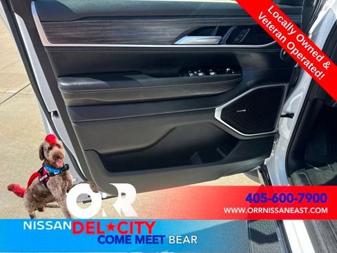 Used 2024 Jeep Wagoneer L Series II w/ Flexible Seating Group AWD/4WD image 18