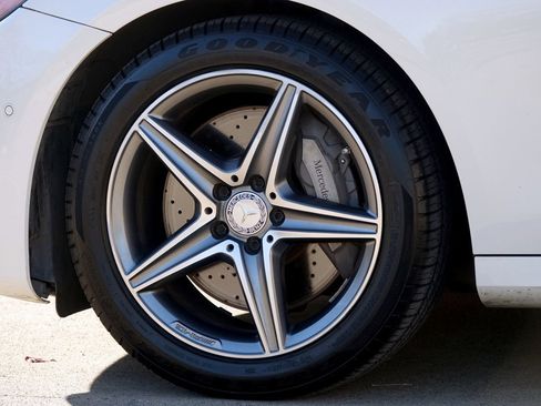 Used 2017 Mercedes-Benz E 300 4MATIC image 25