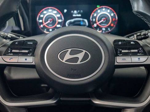 Used 2025 Hyundai Elantra Limited FWD image 12