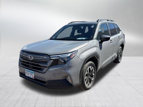 Used 2025 Subaru Forester Premium AWD/4WD image 4