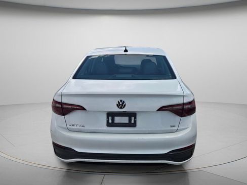 Certified 2023 Volkswagen Jetta SE w/ Panoramic Sunroof Package FWD image 4