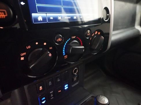 Used 2012 Toyota FJ Cruiser 4WD w/ Upgrade Pkg image 20