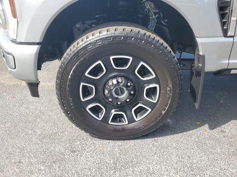 Certified 2024 Ford F350 Platinum w/ FX4 Off-Road Package image 5