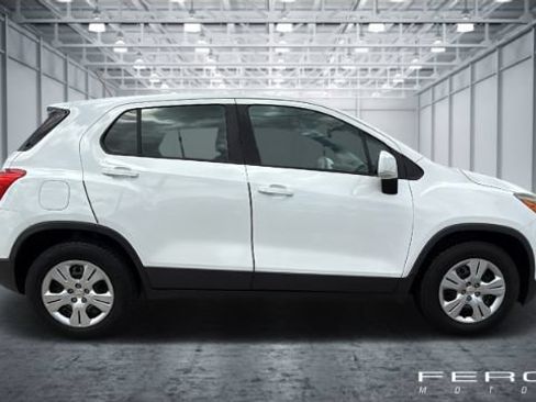 Used 2017 Chevrolet Trax LS w/ LPO, Cargo Package FWD image 6