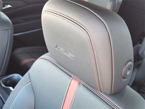 Used 2024 Chevrolet Traverse RS image 17