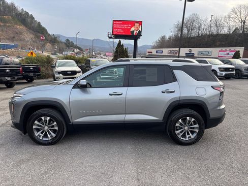 Used 2025 Chevrolet Equinox LT w/ Safety and Technology Package image 2
