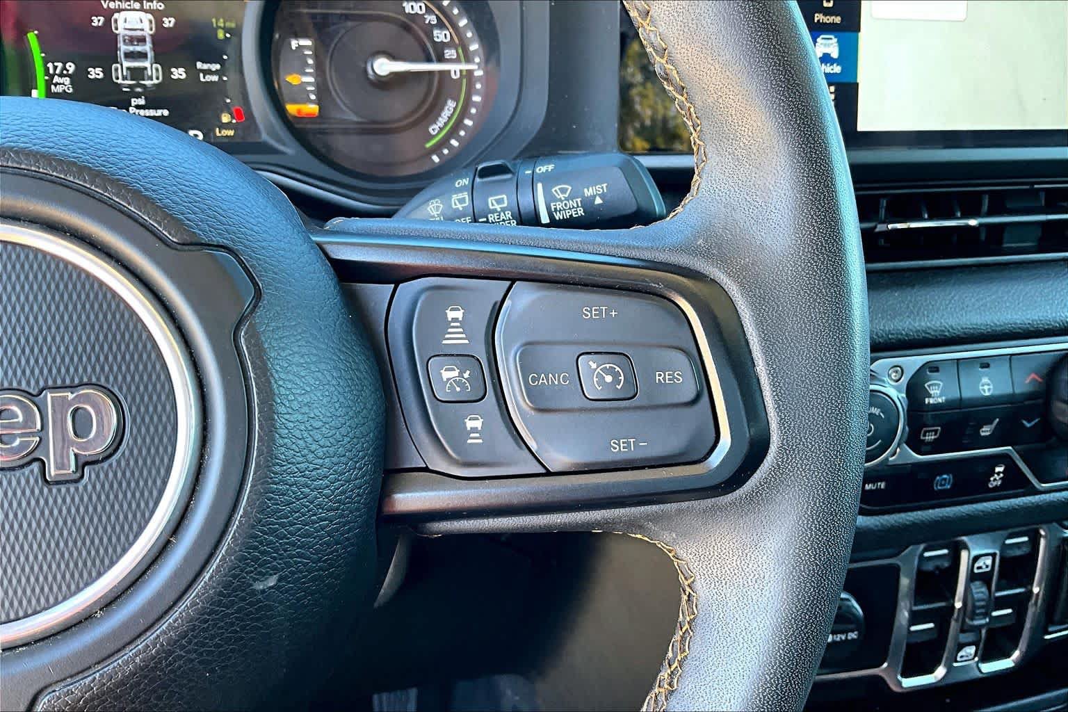 Used 2024 Jeep Wrangler Unlimited w/ Convenience Group AWD/4WD image 19