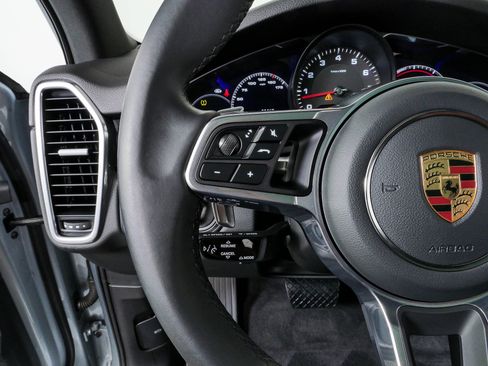 Certified 2023 Porsche Cayenne AWD/4WD image 9