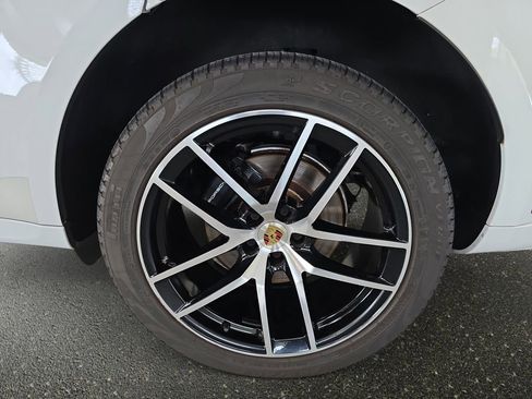 Used 2022 Porsche Macan AWD/4WD image 32