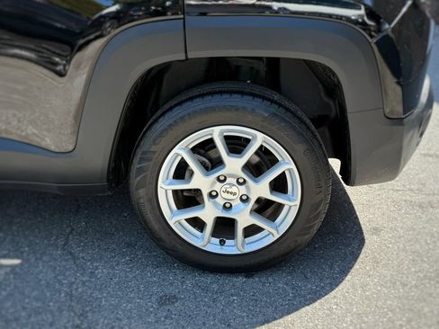 Used 2023 Jeep Renegade Latitude w/ Premium Group AWD/4WD image 16