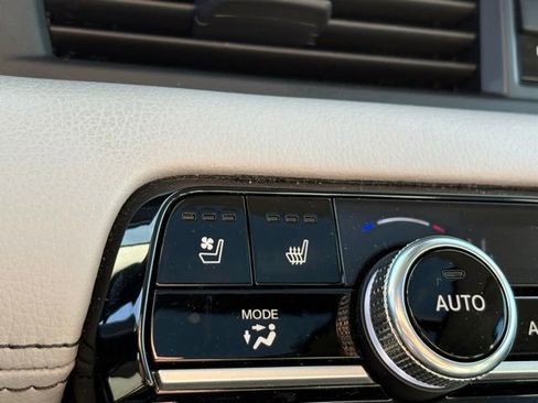 Used 2025 Honda Pilot Elite image 16