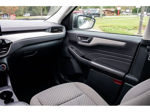 Used 2022 Ford Escape SE image 15