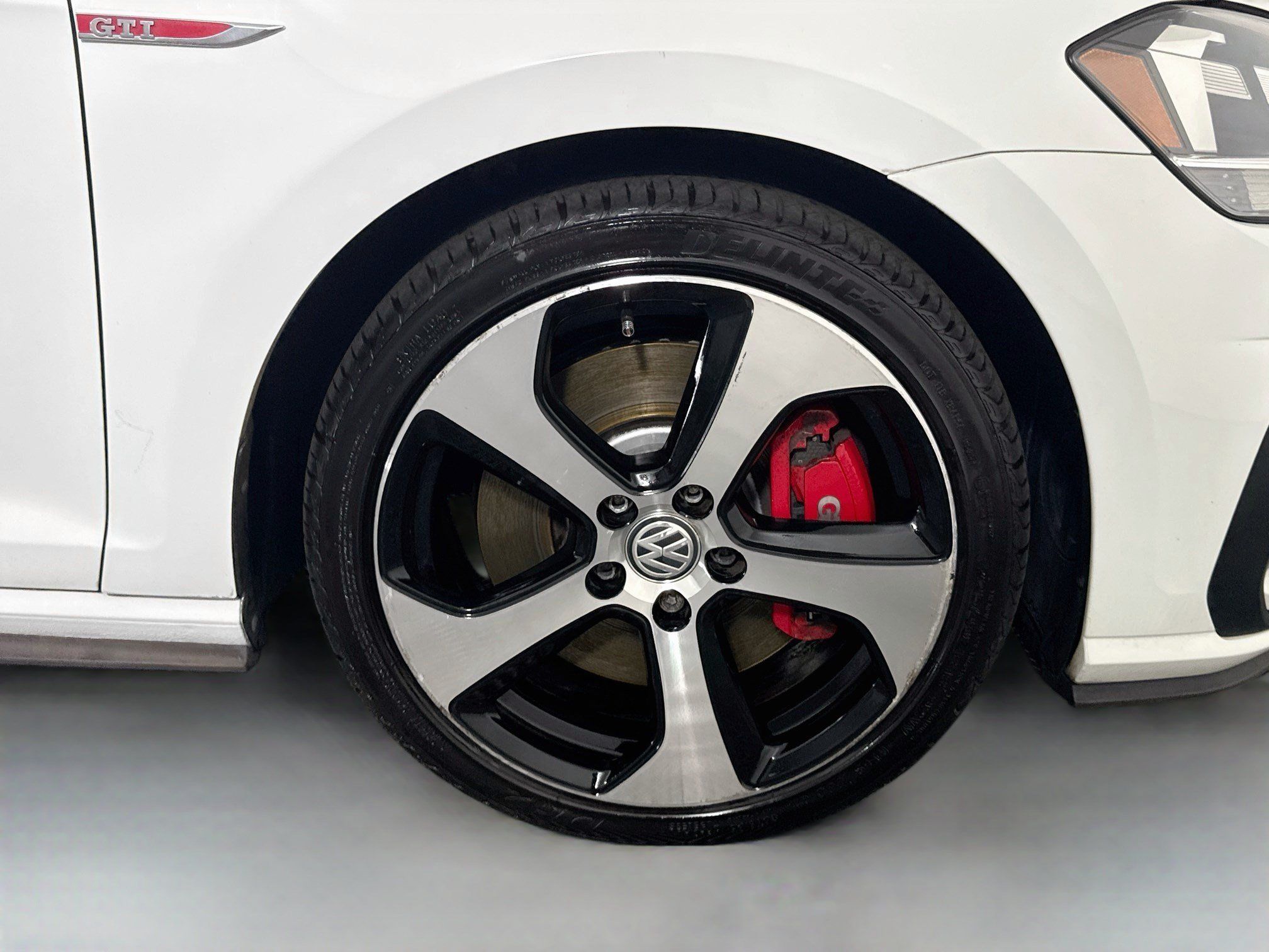 Used 2019 Volkswagen GTI SE FWD image 31