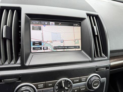 Used 2015 Land Rover LR2 image 29