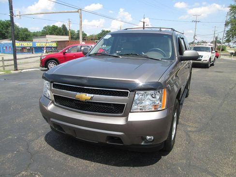 Used 2012 Chevrolet Suburban LT AWD/4WD image 11