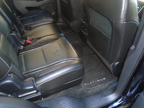 Used 2017 Ford Explorer Platinum image 40