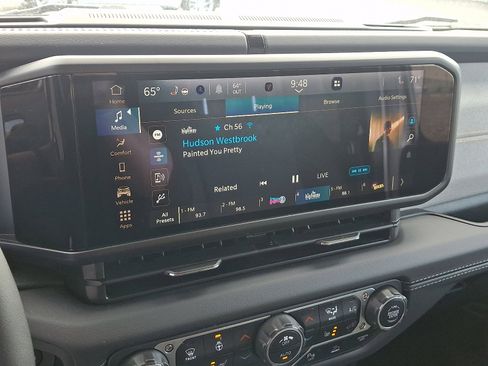 Used 2025 Jeep Wrangler Unlimited Sahara w/ Safety Group image 16