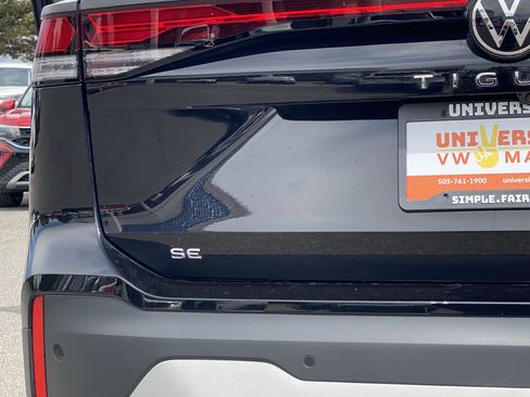 Used 2025 Volkswagen Tiguan SE w/ Panoramic Sunroof Package image 19