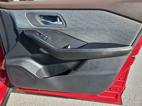 Used 2023 Nissan Rogue SV image 33