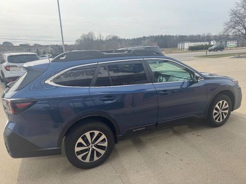 Used 2021 Subaru Outback Premium image 7