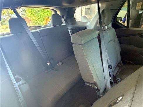 Used 2025 Honda Pilot Sport image 16