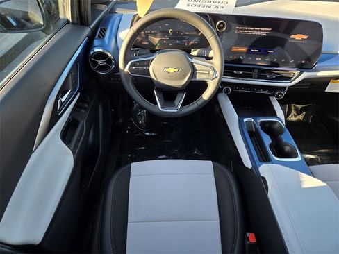 New 2026 Chevrolet Equinox EV LT image 5