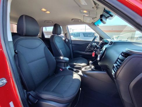 Used 2016 Kia Soul + FWD image 39
