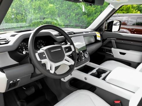 New 2026 Land Rover Defender 130 X-Dynamic SE AWD/4WD image 2