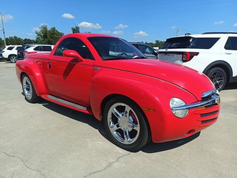 Used 2004 Chevrolet SSR w/ Preferred Equipment Group image 1