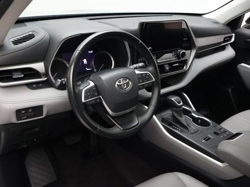 Used 2023 Toyota Highlander XLE FWD image 15