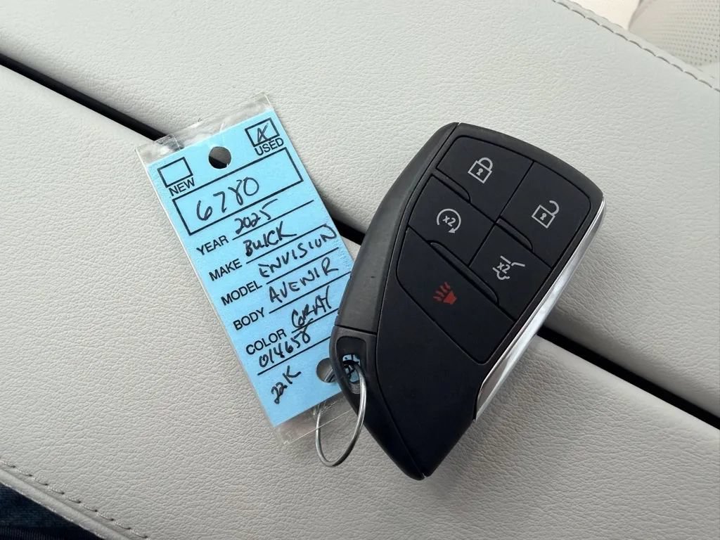Used 2025 Buick Envision Avenir AWD/4WD image 63
