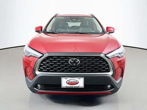 Used 2023 Toyota Corolla Cross XLE FWD image 2