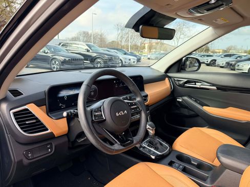 Used 2024 Kia Seltos SX w/ SX Sunroof Package image 11