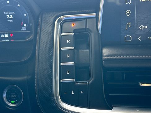 Used 2024 GMC Yukon AT4 w/ Technology Package AWD/4WD image 22