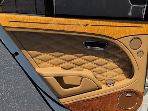 Used 2017 Bentley Mulsanne RWD image 38