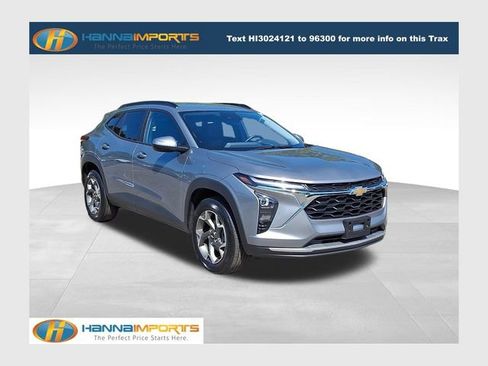 Used 2025 Chevrolet Trax LT w/ LT Convenience Package FWD image 1