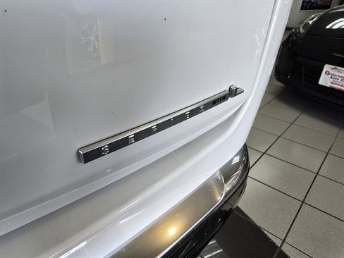 Used 2023 Jeep Wagoneer L Series III RWD image 38