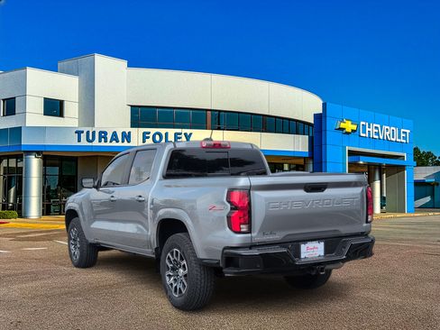 Used 2024 Chevrolet Colorado Z71 w/ Z71 Convenience Package 2 AWD/4WD image 3