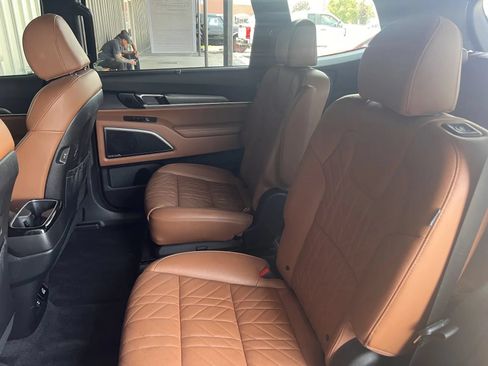 Used 2025 Kia Telluride SX Prestige X-Pro AWD/4WD image 16