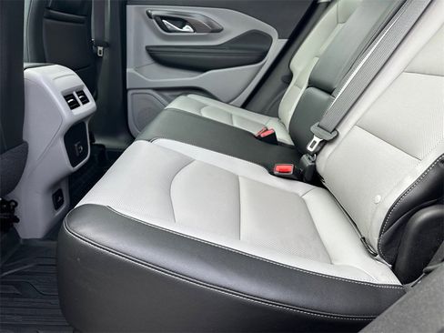 Used 2023 GMC Terrain SLT w/ Tech Package image 21