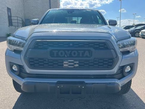 Used 2020 Toyota Tacoma TRD Off-Road w/ TRD Premium Off Road Package AWD/4WD image 9