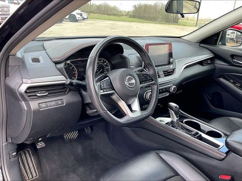 Used 2024 Nissan Altima 2.5 SR FWD image 14