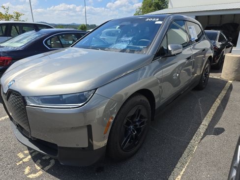 Used 2023 BMW iX xDrive50 w/ Premium Package AWD/4WD image 4