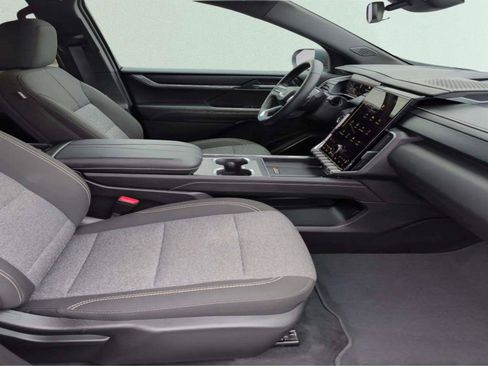 Used 2025 GMC Acadia Elevation FWD image 19