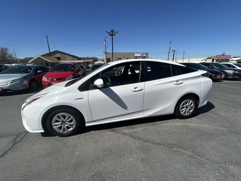 Used 2016 Toyota Prius Two image 4