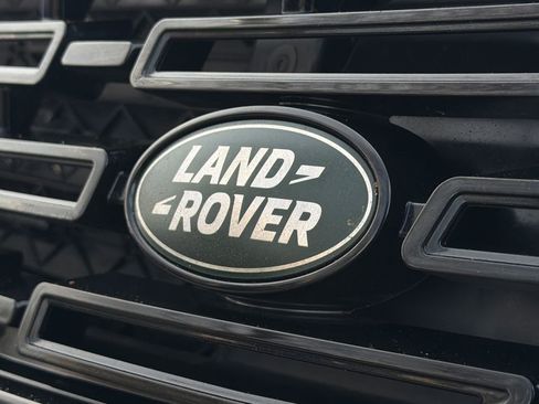 Used 2025 Land Rover Range Rover Velar Dynamic SE image 14