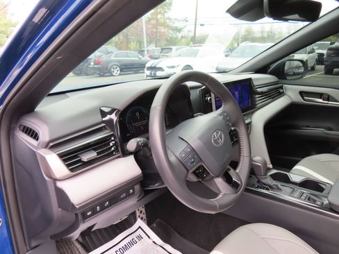 Used 2025 Toyota Camry SE w/ Multimedia Upgrade Package image 15