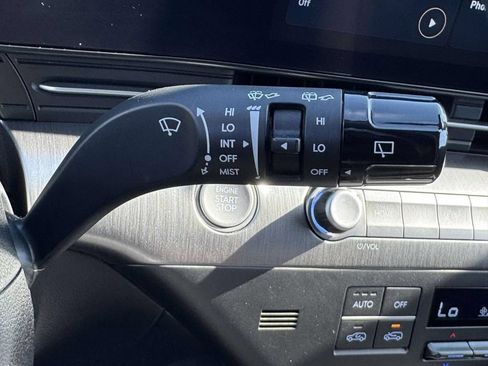 Used 2024 Hyundai Kona SEL AWD/4WD image 25